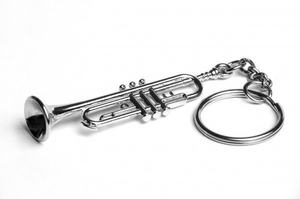 Trumpet polished silver-plated keyring image 1