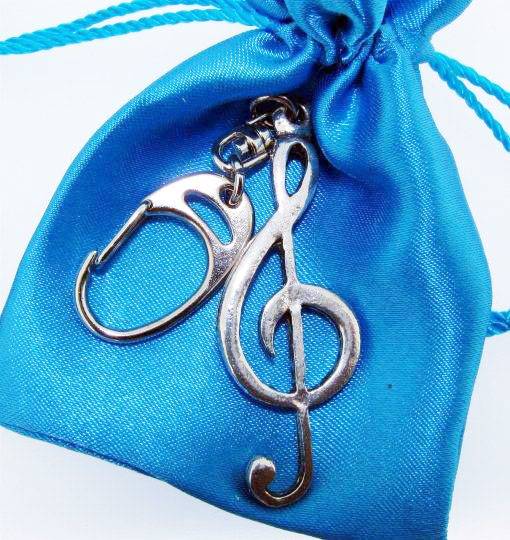 Large Treble Clef pewter metal keyring image 1