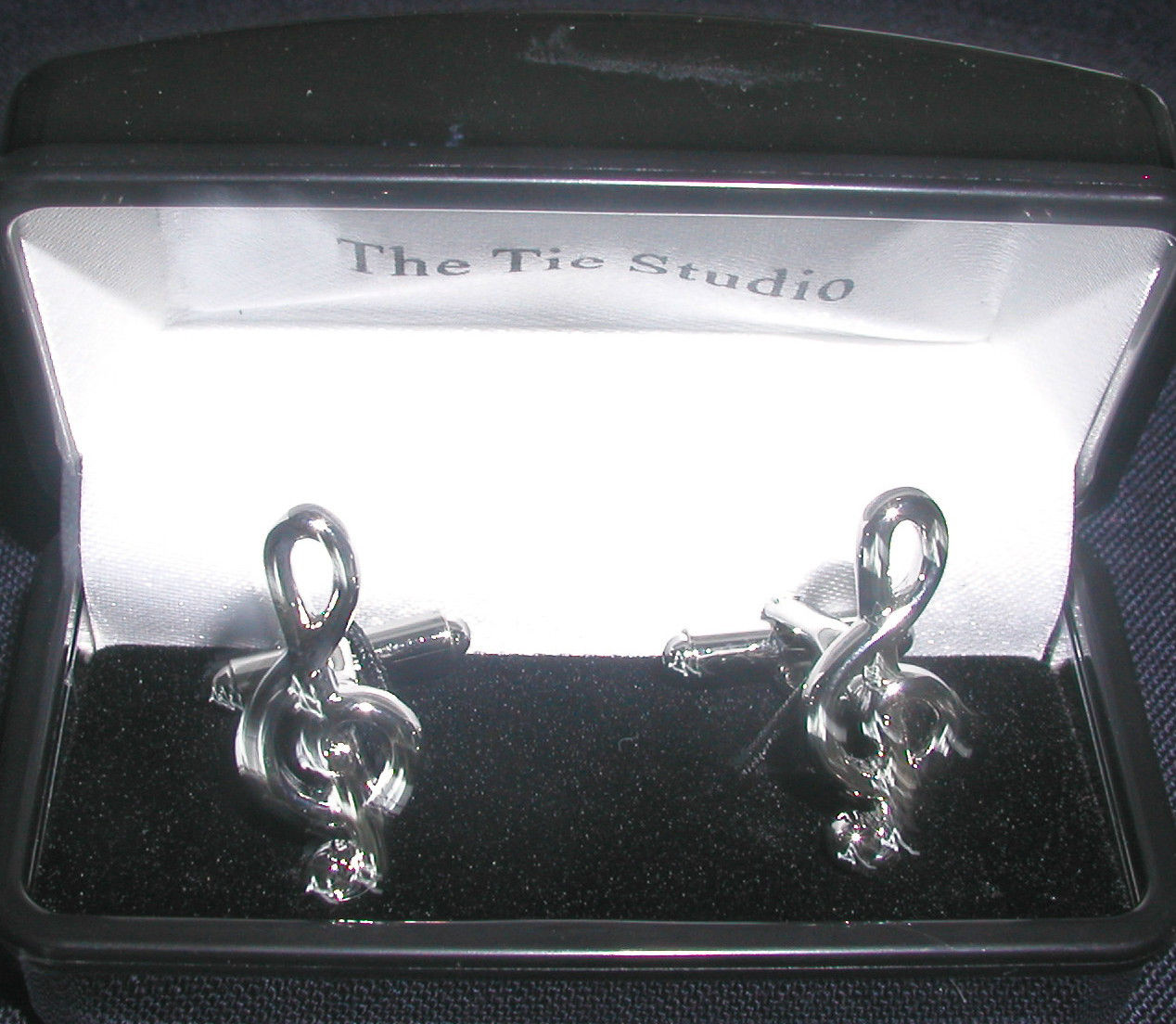 Treble Clef Music silver-plated torpedo cufflinks in padded gift box image 0