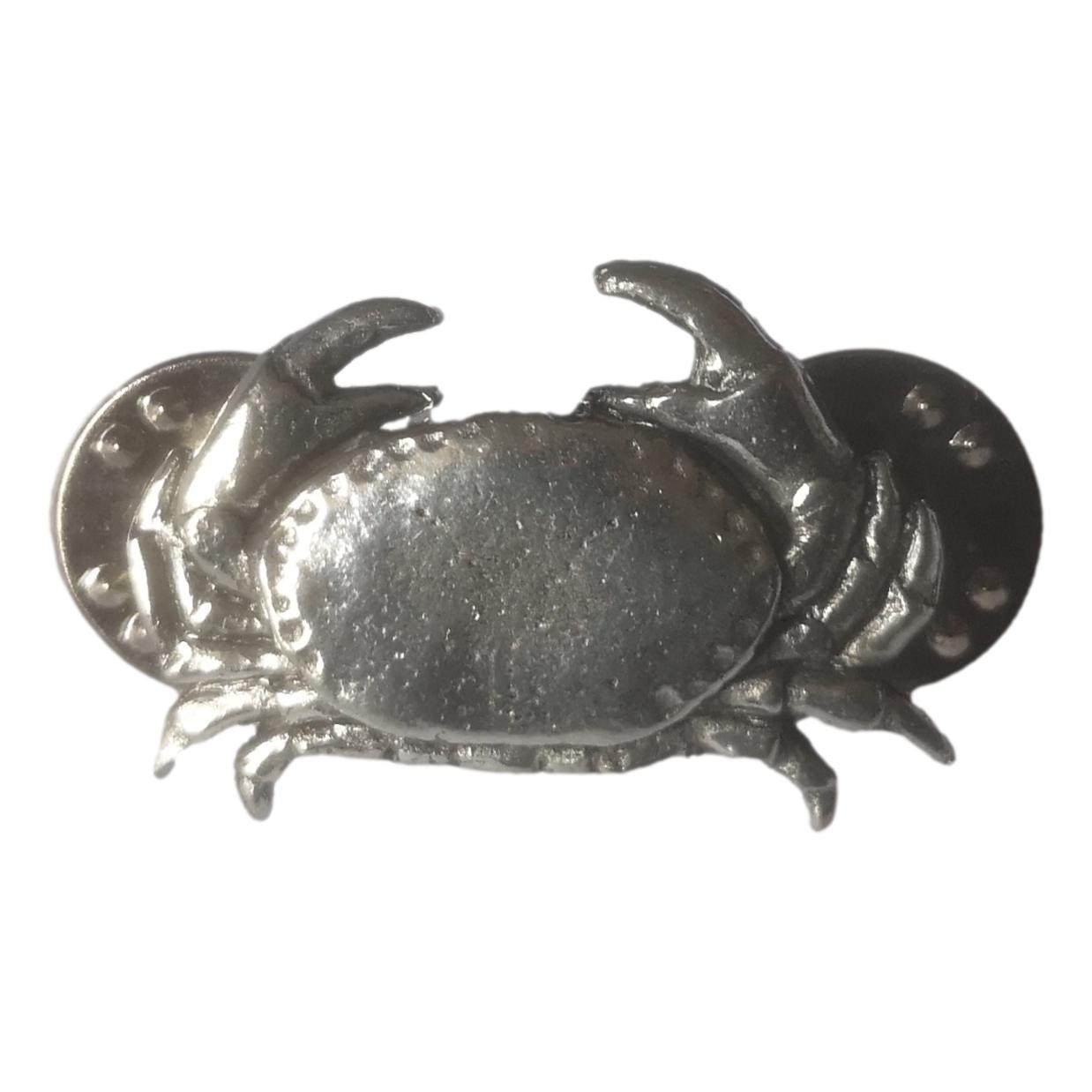 Crab polished pewter metal lapel pin badge image 2