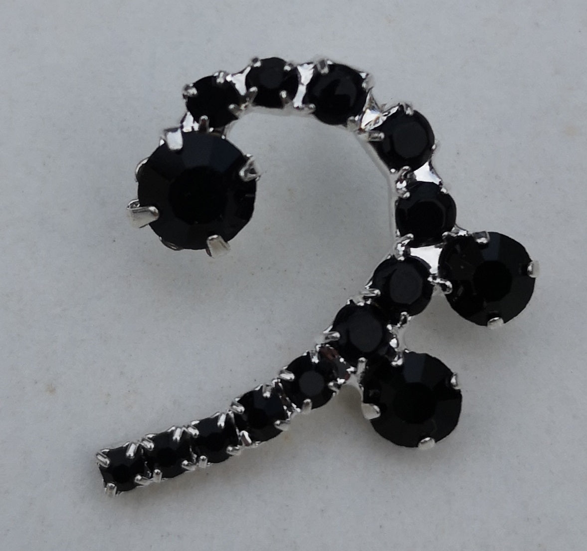 Bass Clef black-stoned diamante crystal pin badge image 0